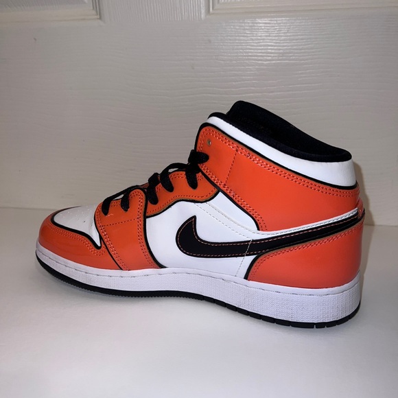 Turf Orange Air Jordan 1 Mid SE main image 7